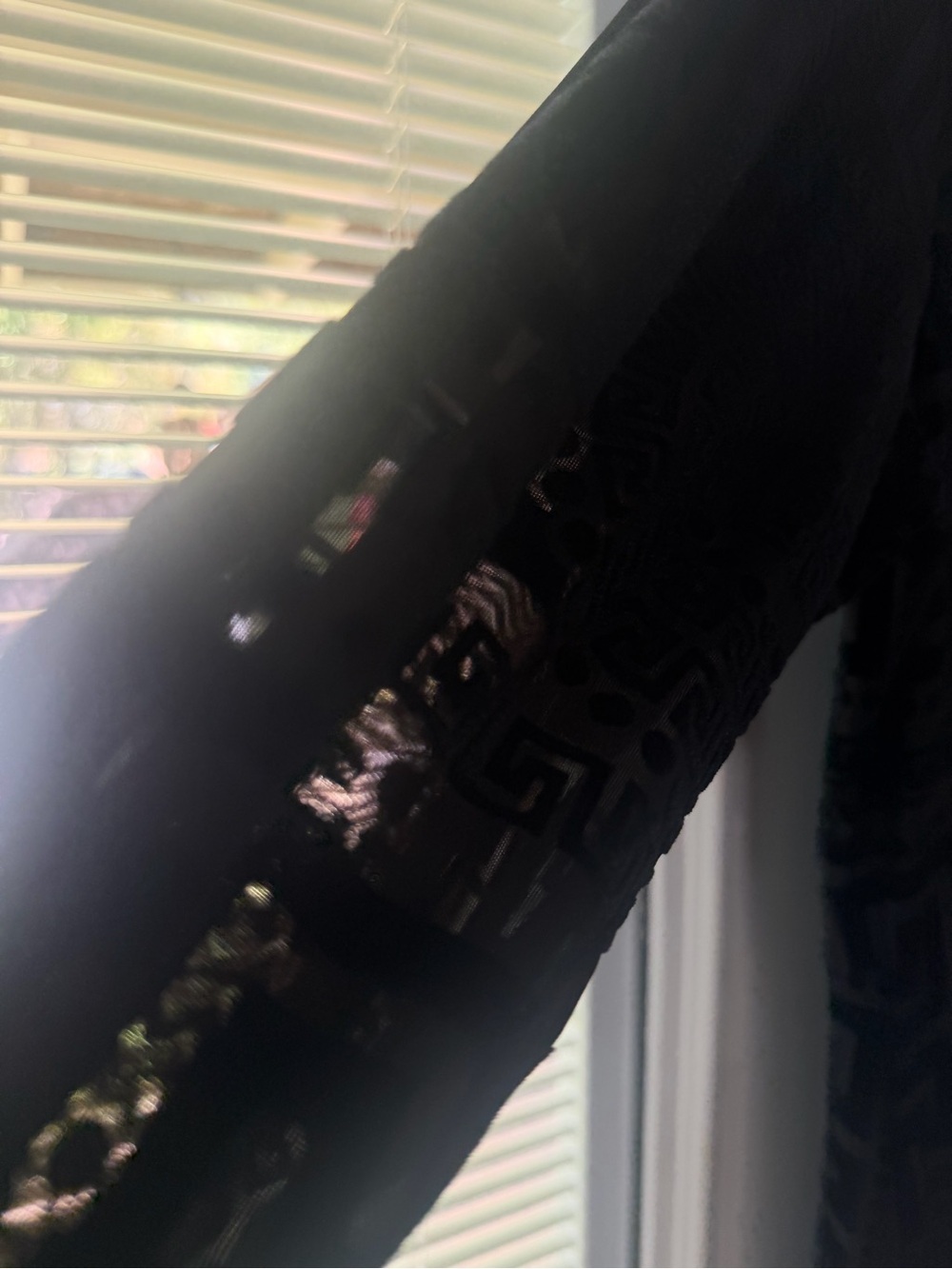 Women’s Black Geometric Dress Size 2X – Fits Like 1X – Sheer Back - Picture 8 of 12